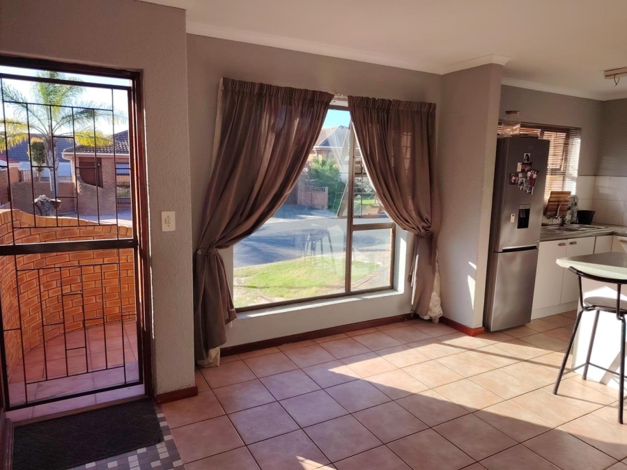 To Let 3 Bedroom Property for Rent in Protea Heights Western Cape